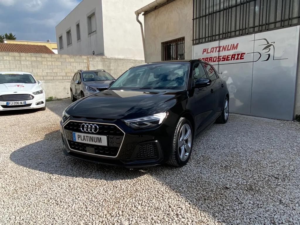 Réparation d’une Audi A1 sur Carnoux après impact sur l’aile avant gauche avec franchise offerte selon assurance