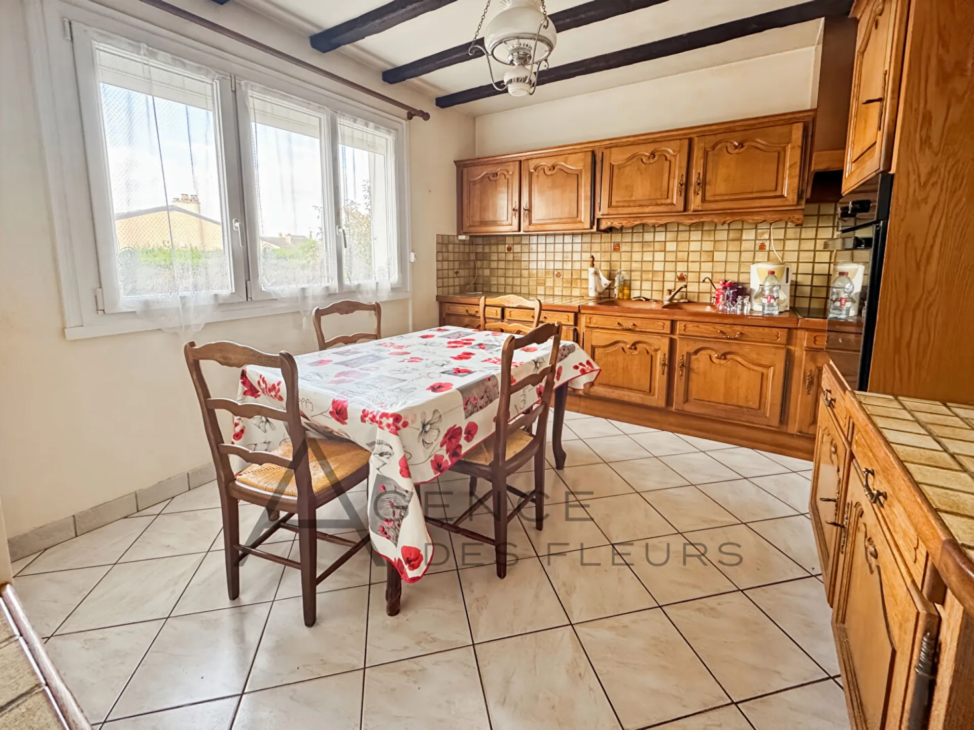 A acheter, pavillon de 1973 sur sous-sol de 104 m² sur un terrain de 910 m² situé à Saint-Pierre-les-Elbeuf 76320