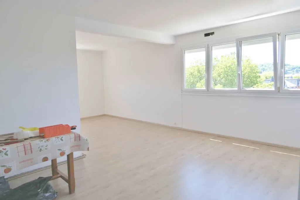 Cherche à acheter appart. dans résidence calme avec parc proche st pierre lès elbeuf 76