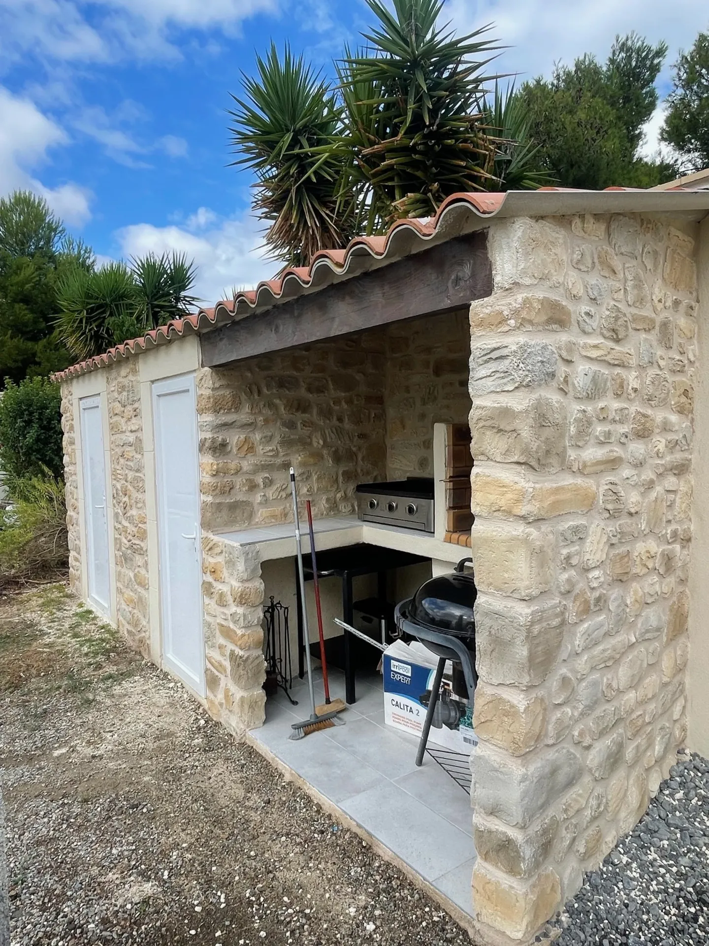pool house en pierre à Poussan proche de Sète 