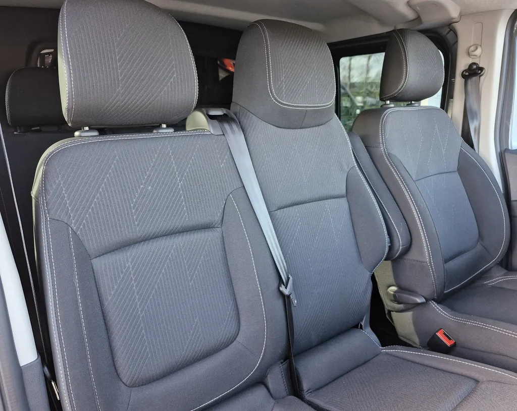 Renault Trafic VAN Cabine Approfondie L2H1 3T Advance Blue dCi 150 Auto TVA récupérable / Attelage / Habillage bois / Caméra de recul près de Toulouse à Plaisance du Touch