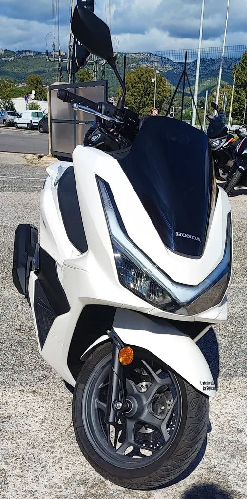 HONDA PCX 125 DX DU 03/2025 AVEC 900 KM.