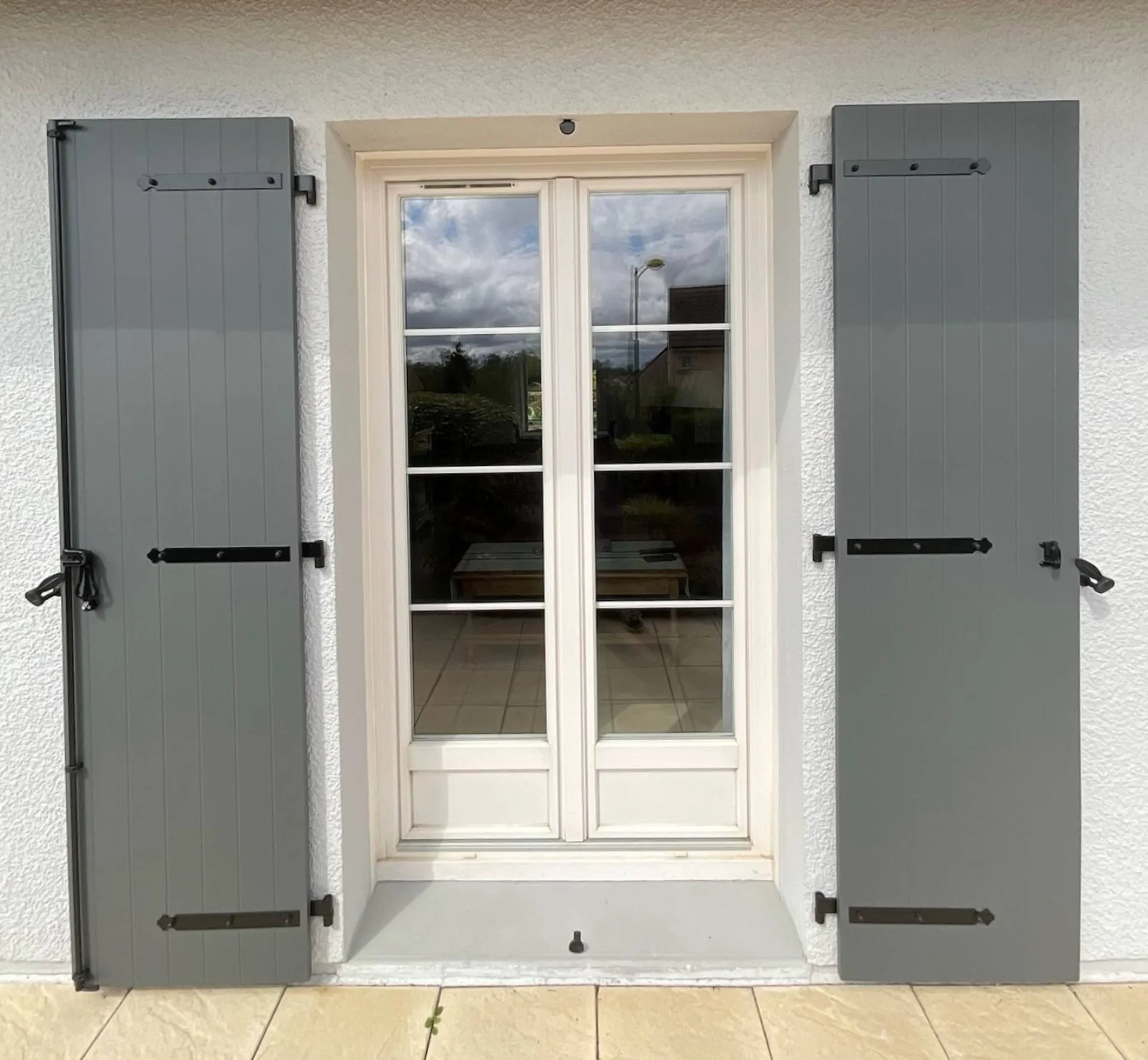 BS Menuiseries spécialiste de l'installation de volet battant en fibre de verre en Saône-et-Loire