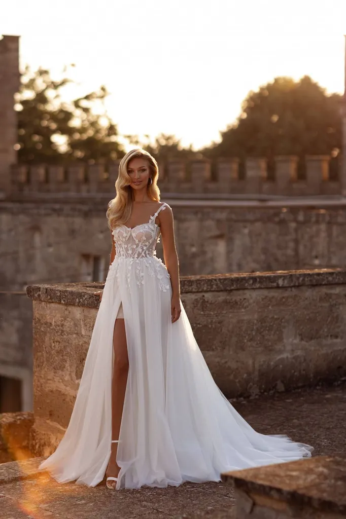 Robe de mariée bohème fluide avec fente dans le centre ville de Marseille 13001