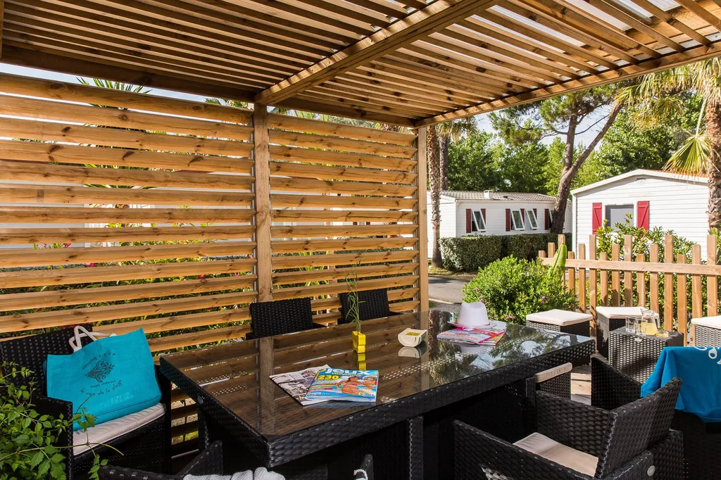 Location de mobil home 3 chambres pour 6 personnes dans un camping à Valras proche de la mer