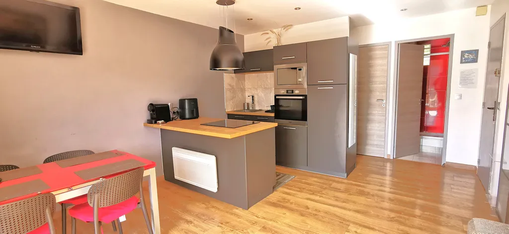 Vente appartement T1/2 Cassis avec balcon vue port et Cap Canaille dans résidence sécurisée derrière le port