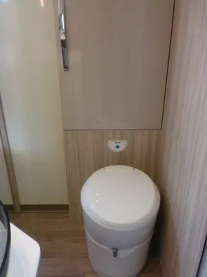 DOUCHE ET TOILETTE SEPARE