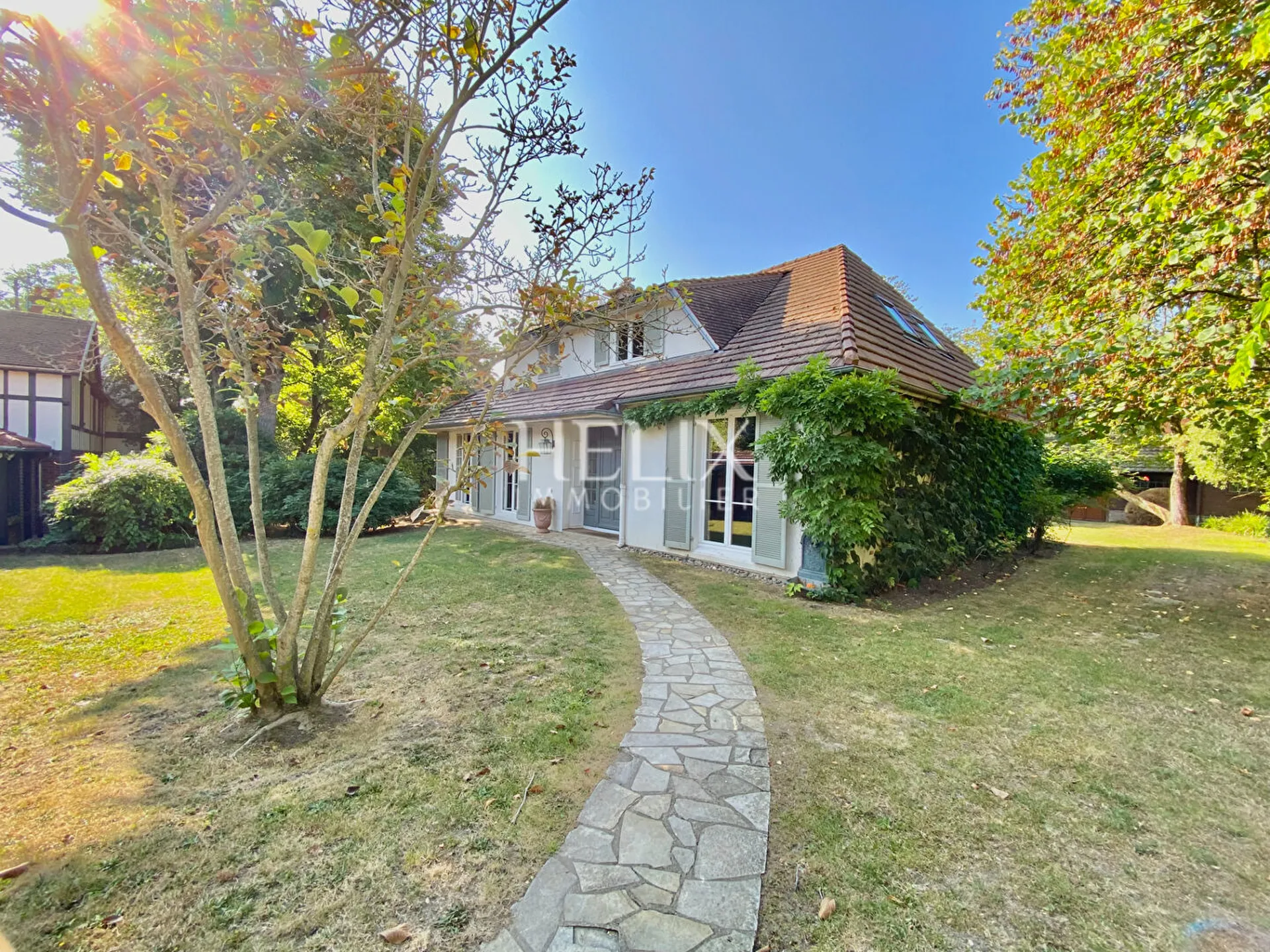 Grande maison à Croissy Sur Seine près de la British School