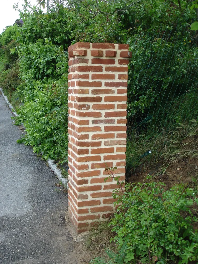 Installation de Murets en Maconnerie, Piliers de Portails en Briques et Soubassements en Béton à Deauville dans le calvados 14 et ses Alentours