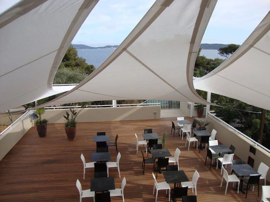 Voile d'ombrage sur mesure pour restaurent sur Paris 