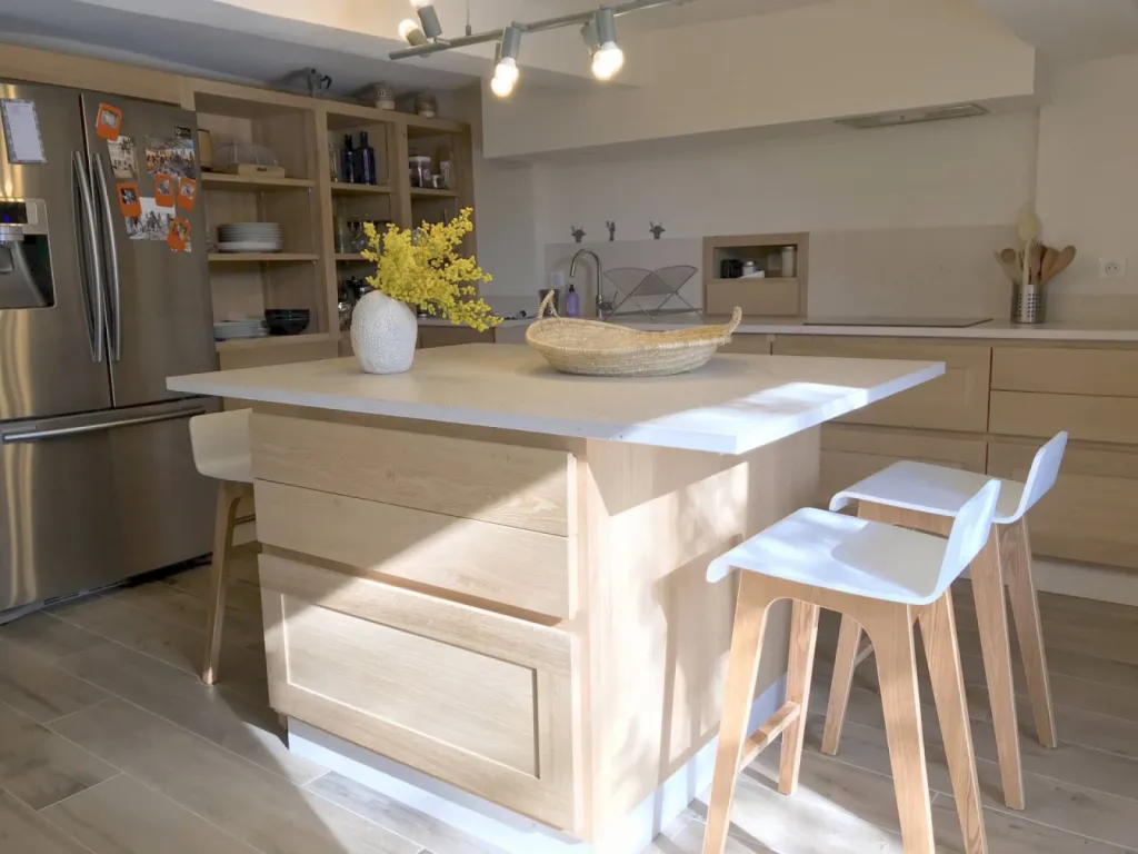 Photo Après travaux d'une cuisine dans une maison de ville dans le Luberon par l'Agence Inspirations d'Intérieurs