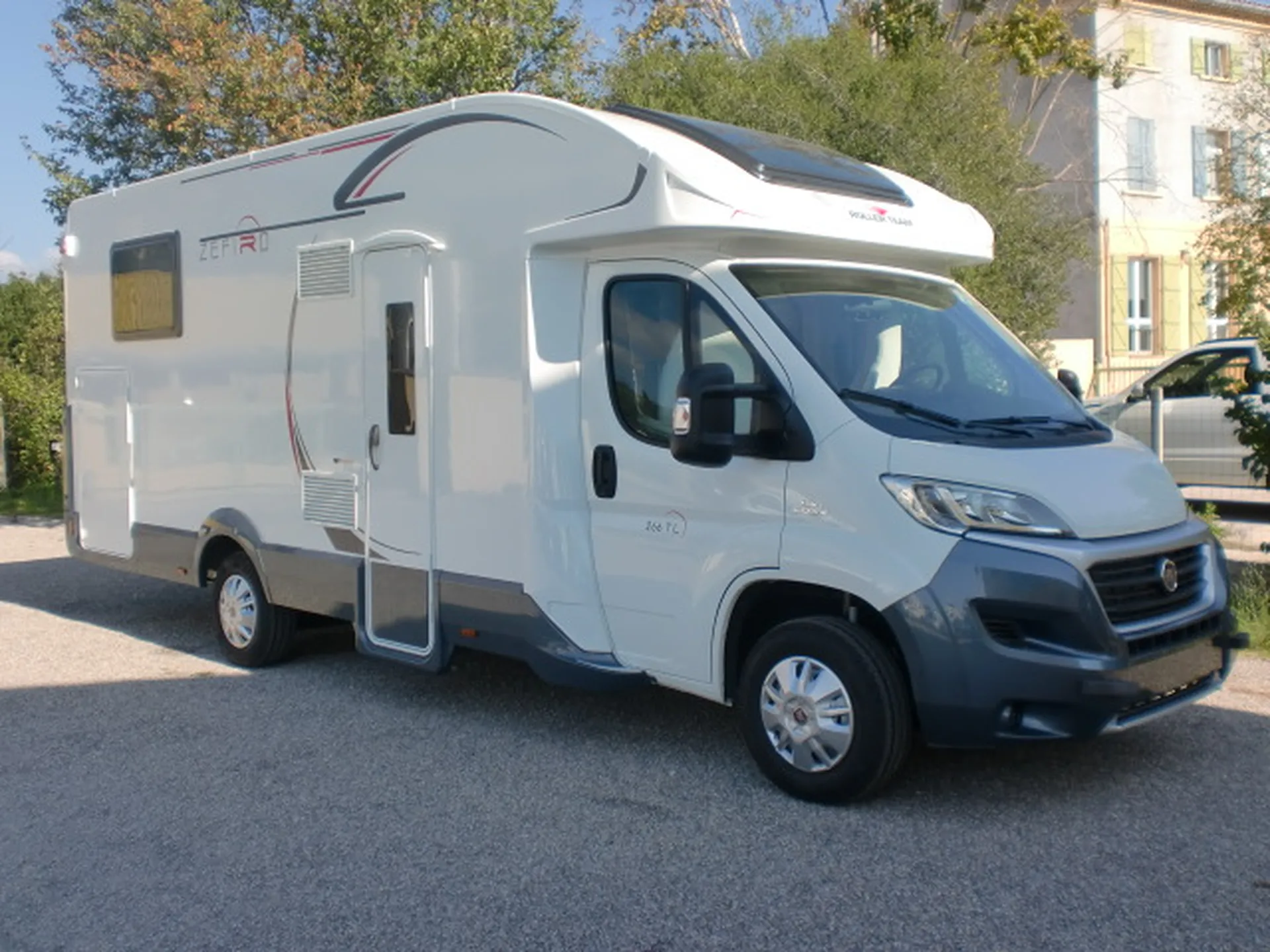 Camping Car Roller Team Zefiro Toulon