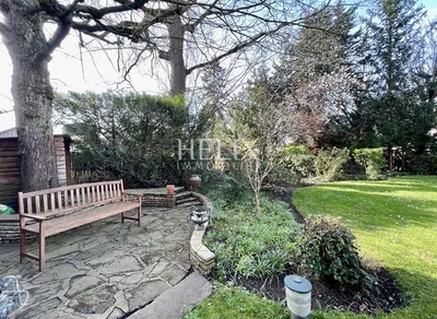 Helix Immobilier vous propose à la vente une charmante maison au Vésinet avec un agréable terrain de 700m²