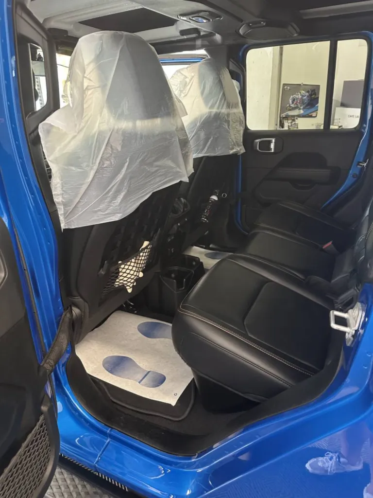 Nettoyage intérieur complet premium pour Jeep Gladiator à Marseille 13013 : service sur-mesure pour véhicule tout-terrain exigeant
