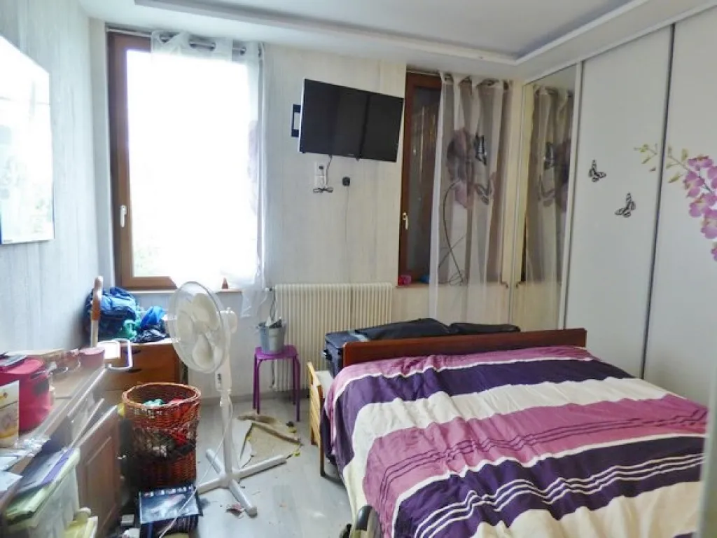 vends maison à étage proche commodités à elbeuf 76500