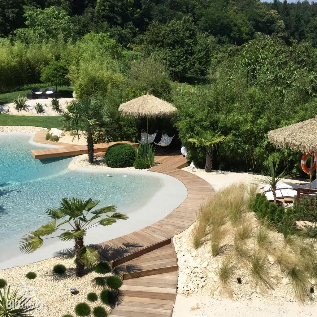 Aménagement de piscine lagon avec terrasse bois exotique et espace détente paysager en Rhône Lyon haut de gamme
