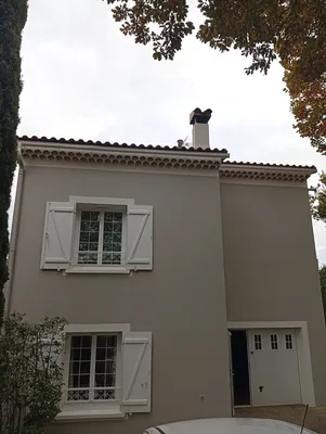 Reprise de façade en peinture avec fissure Draguignan