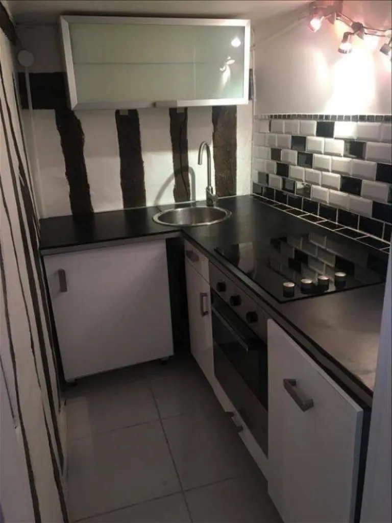 Situé au 12 rue de la Cigogne à Rouen