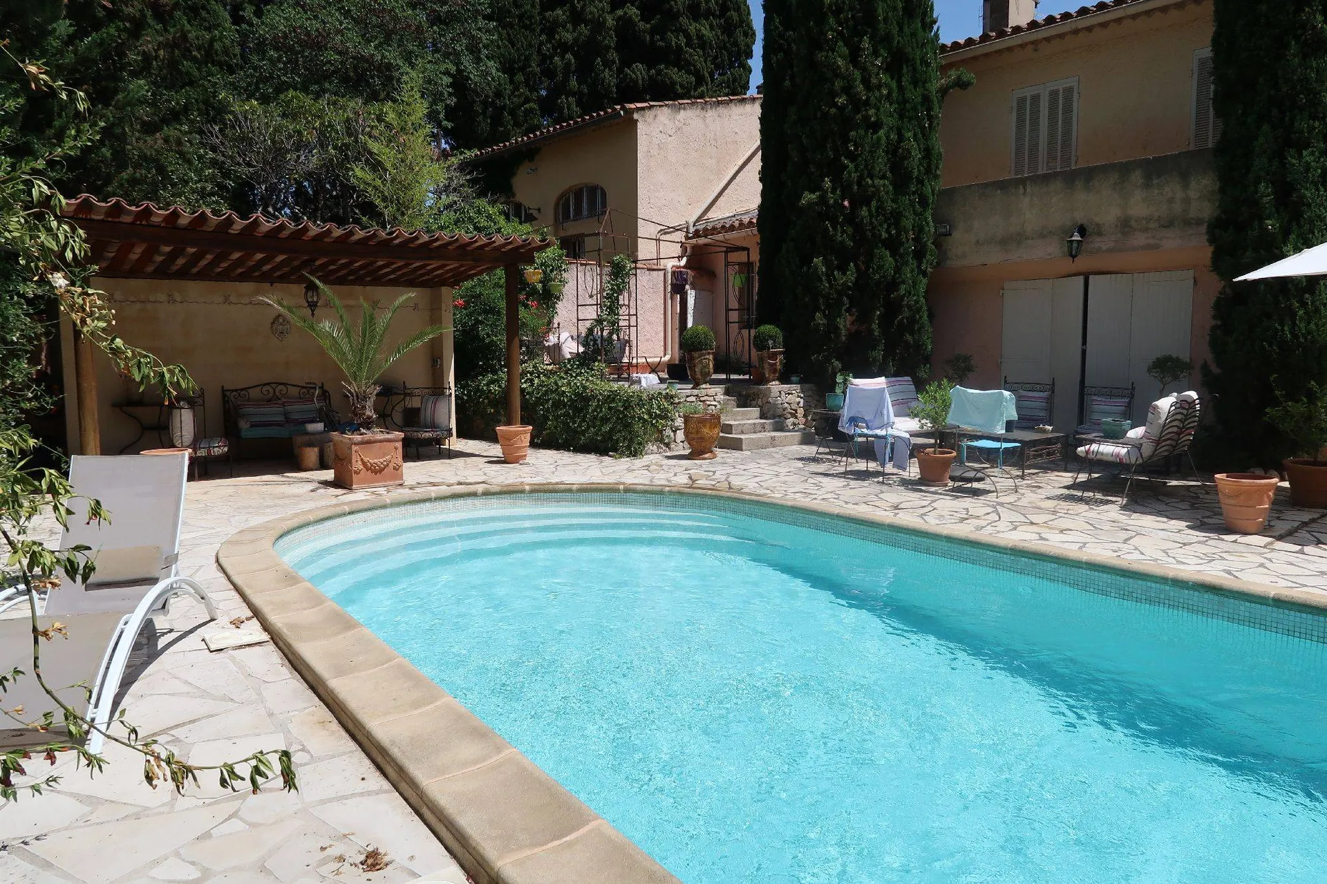 Vente maison Cassis dans domaine privé avec piscine et dépendances 