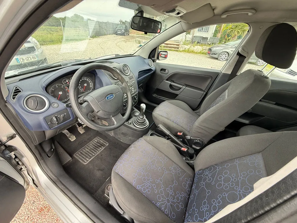 FORD FIESTA 1.4 TDCI 70CV 1er main 
5 PORTES 