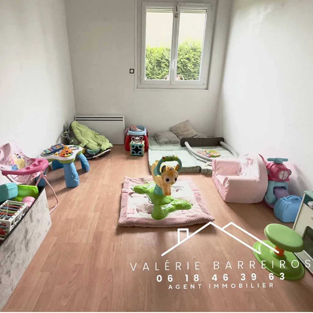 A vendre sur la commune de ST PIERRE LES ELBEUF 76320 maison de 103  m² édifiée sur un terrain de 518 m²