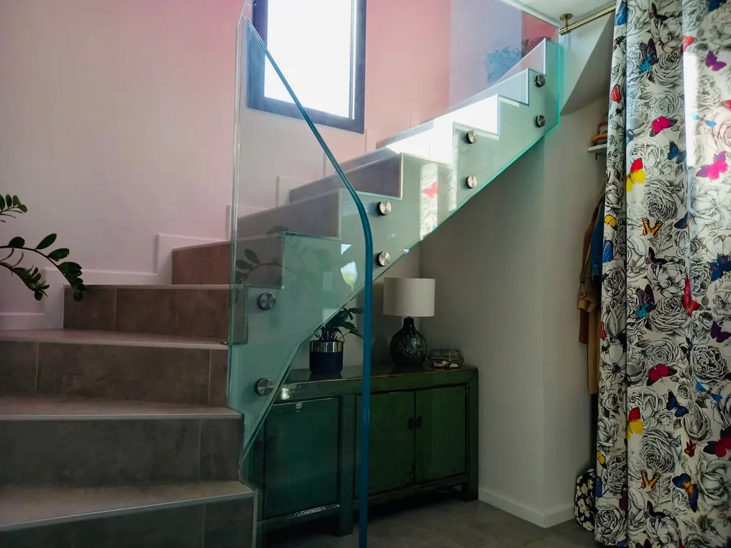 Création d’un garde corps en verre feuilleté à saint-Georges de Reneins proche de Villefranche-sur-Saône.