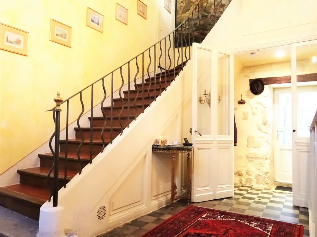 AVIGNON Intra-Muros, hôtel particulier avec cour et terrasse   