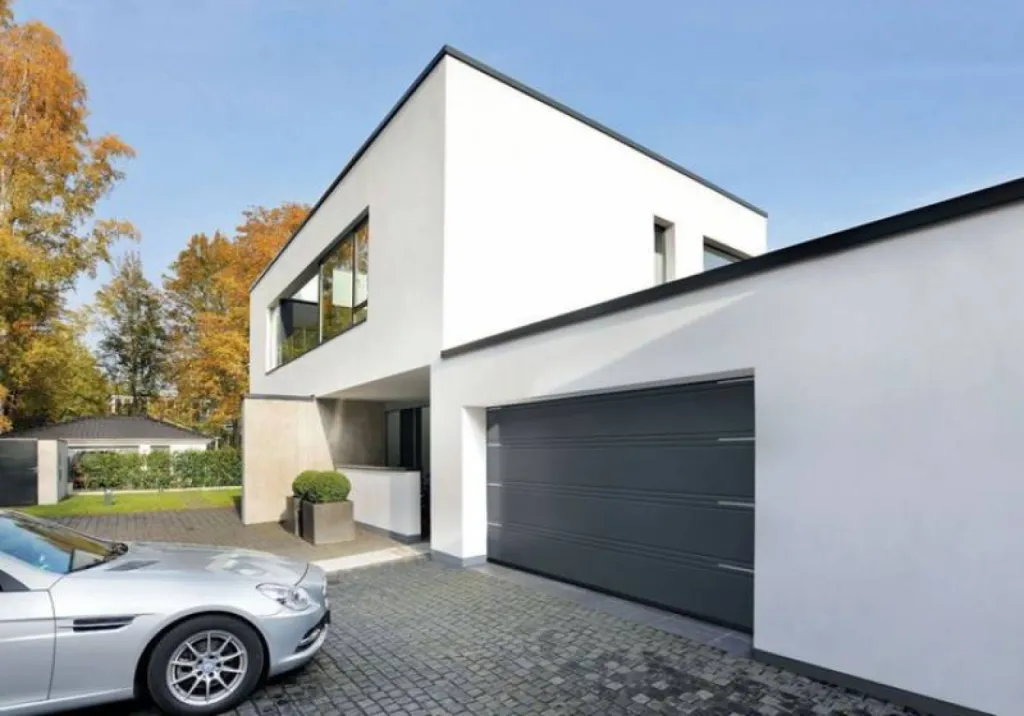 Installation de porte de garage sur mesure à Pélissanne