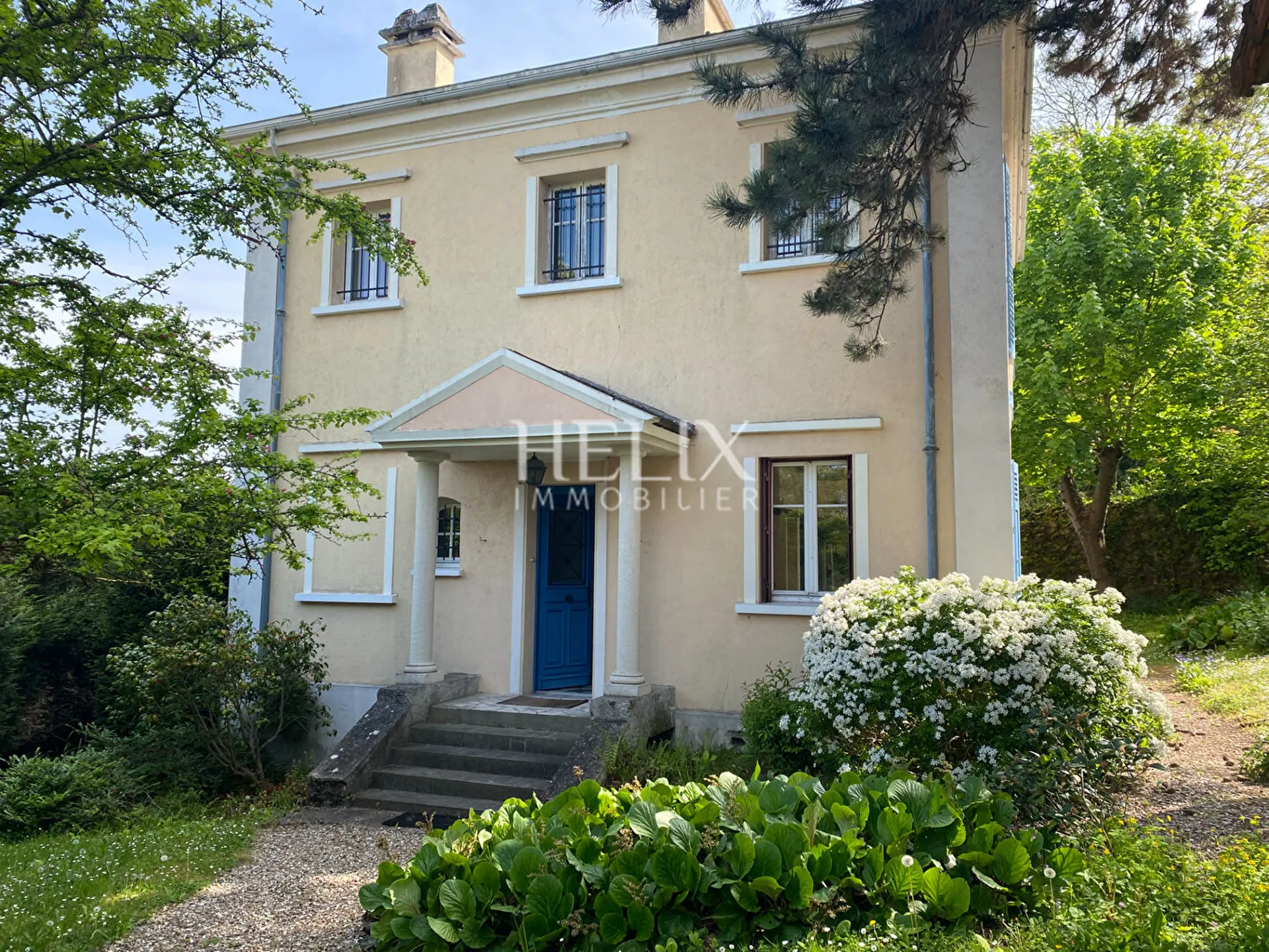 Maison 6 pièces de 135 m2 et  grande dépendance sur une parcelle de 700 M2