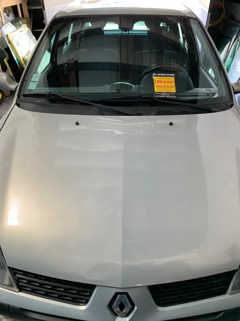 Changement de pare-brise sur Renault Clio 2 à Marseille avec franchise totalement offerte et 150 € cadeau