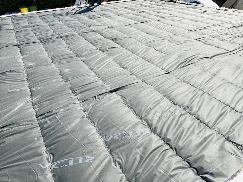 pose de l'isolation type triso-toiture sur venelles