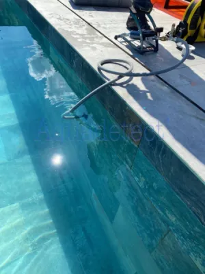 Recherche de fuite et mise en pression du réseau sur une piscine à AURIOL dans les Bouches du Rhône