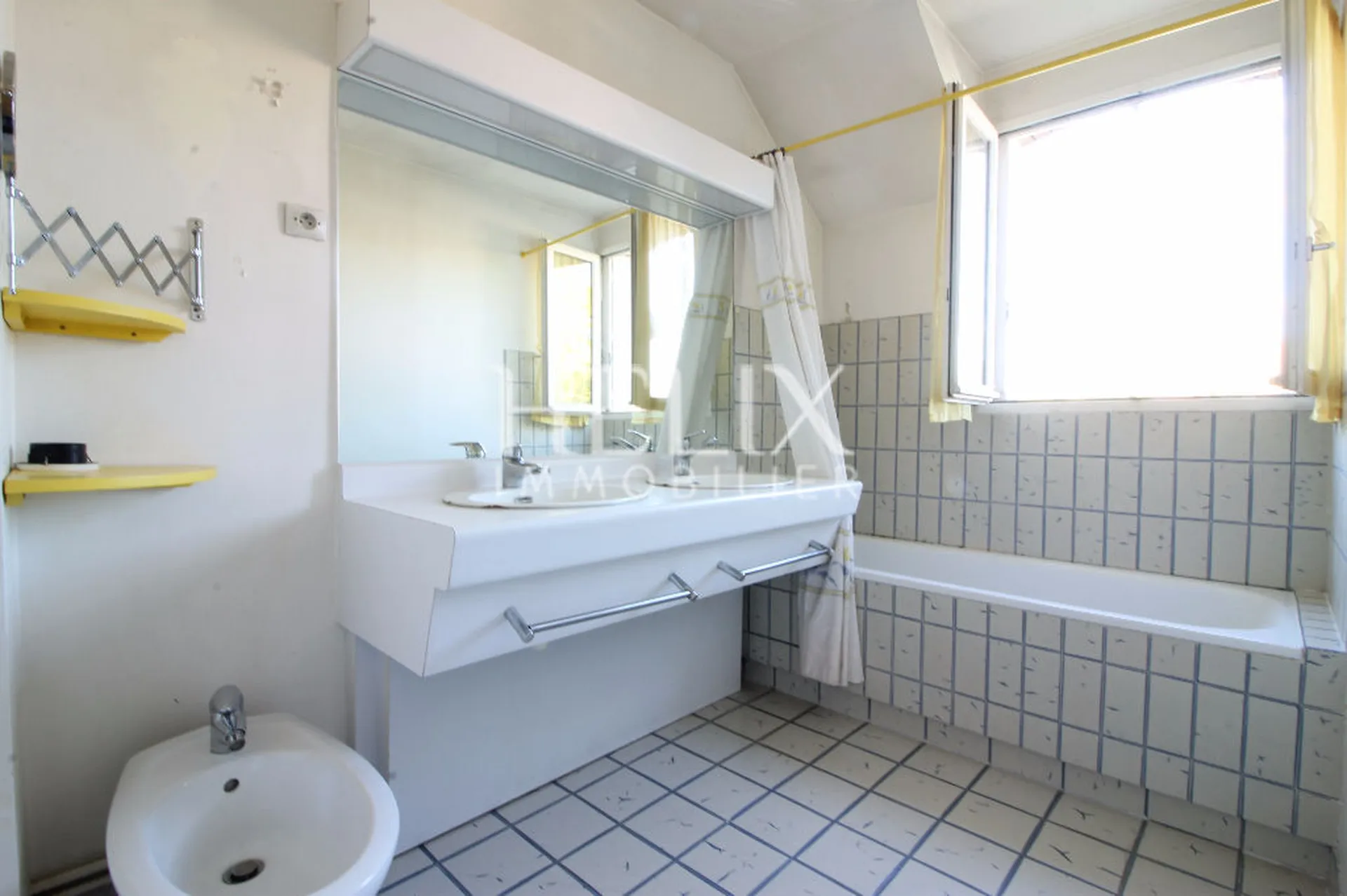 Maison Fourqueux 6 pièce et de 121 m2 sur terrain paysager et arboré de 430 m²