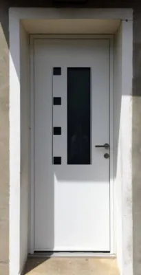 Installation de porte d'entrée blindée graphique et design dans une maison à Bron proche de Lyon