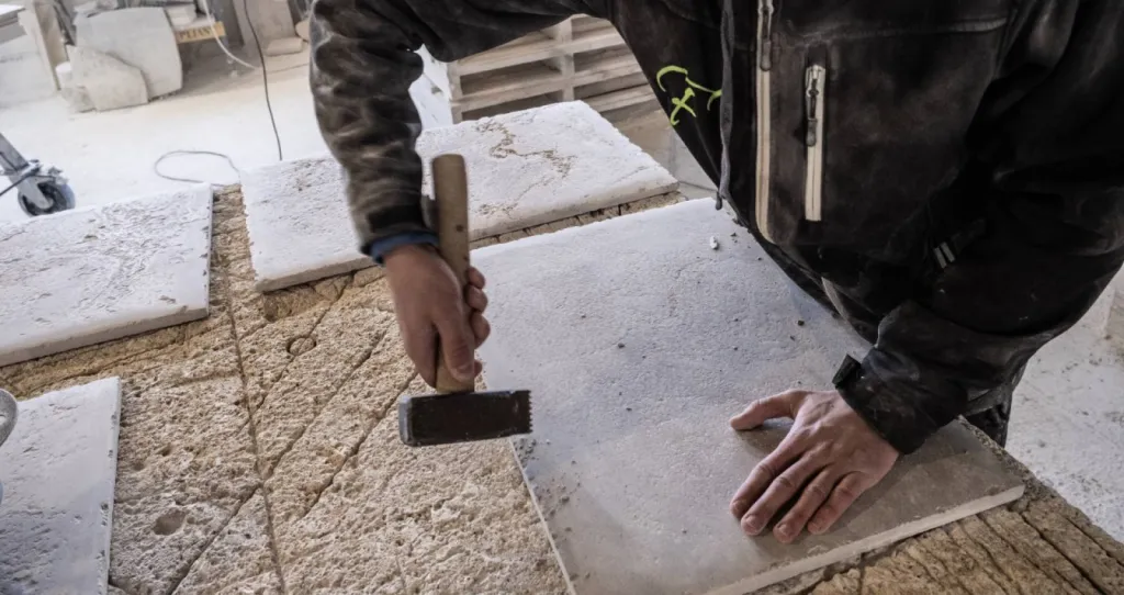 Dallage, margelle, pavé, parement en pierres naturelles livraison Perpignan et Narbonne