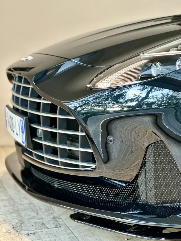 film plastique protection carrosserie film PPF Lyon traitement céramique DETAILING carosserie Aston Martin DB12 