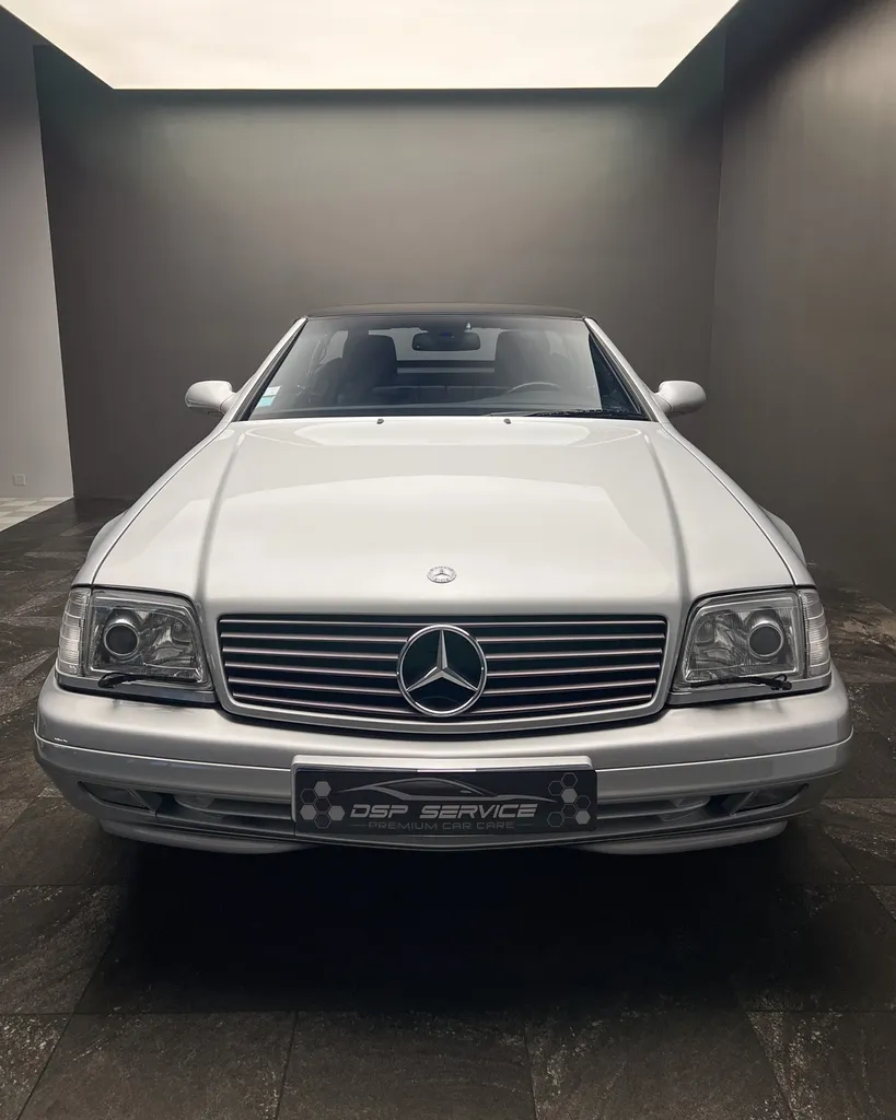 Faire un lustrage brillance sur une Mercedes 500 SL chez DSP Service à Le Mans