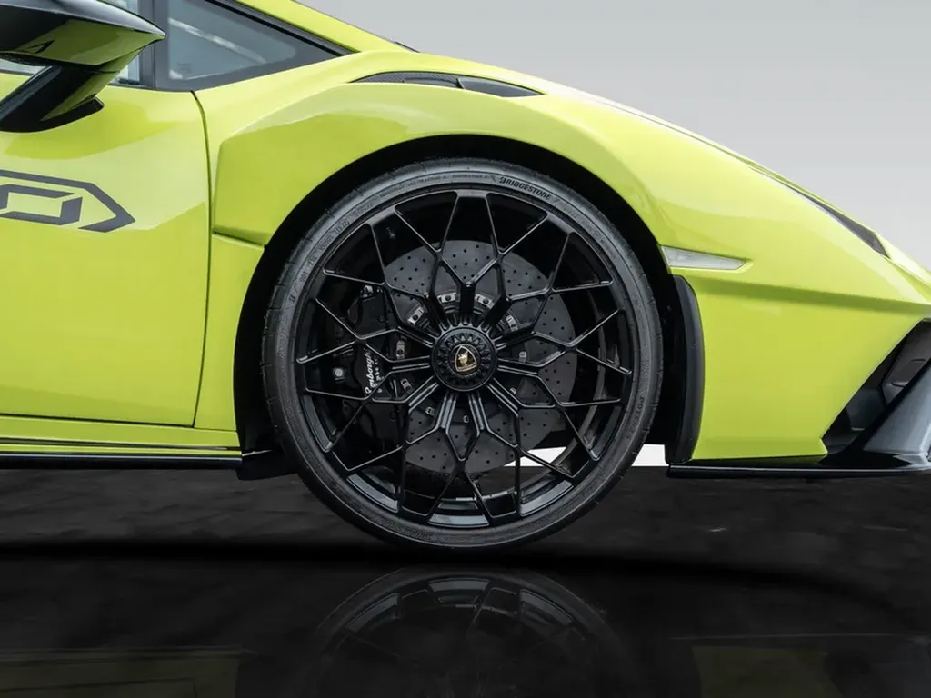 lamborghini-huracan-sto-jantes-noires-frein-carbone