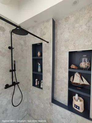 Architecte d’intérieur pour rénovation appartement T3 à Marseille 13009 slale de bain, bleu pierre niche tomette