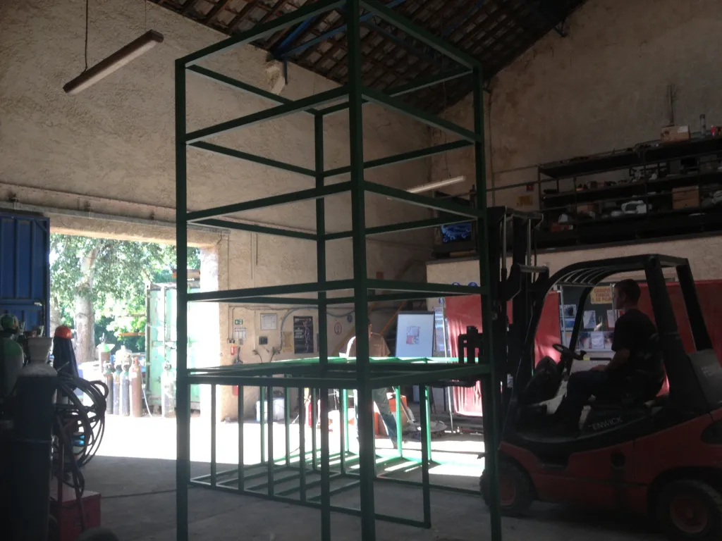 CONFECTION ETAGERES EN FER POUR RANGEMENT PALETTES ISTRES