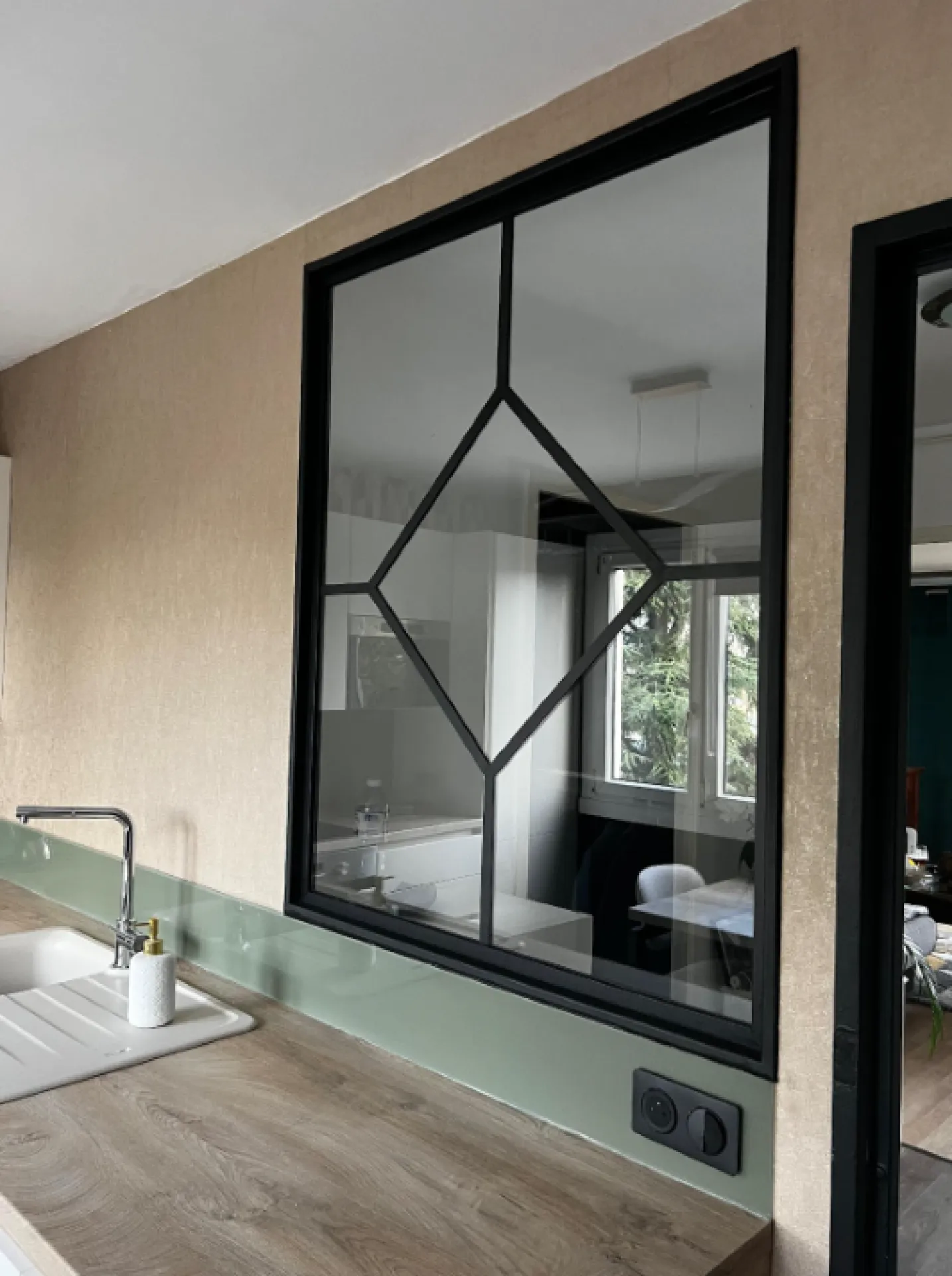 Fabrication et pose d’une verrière de séparation cuisine couloir à Lyon