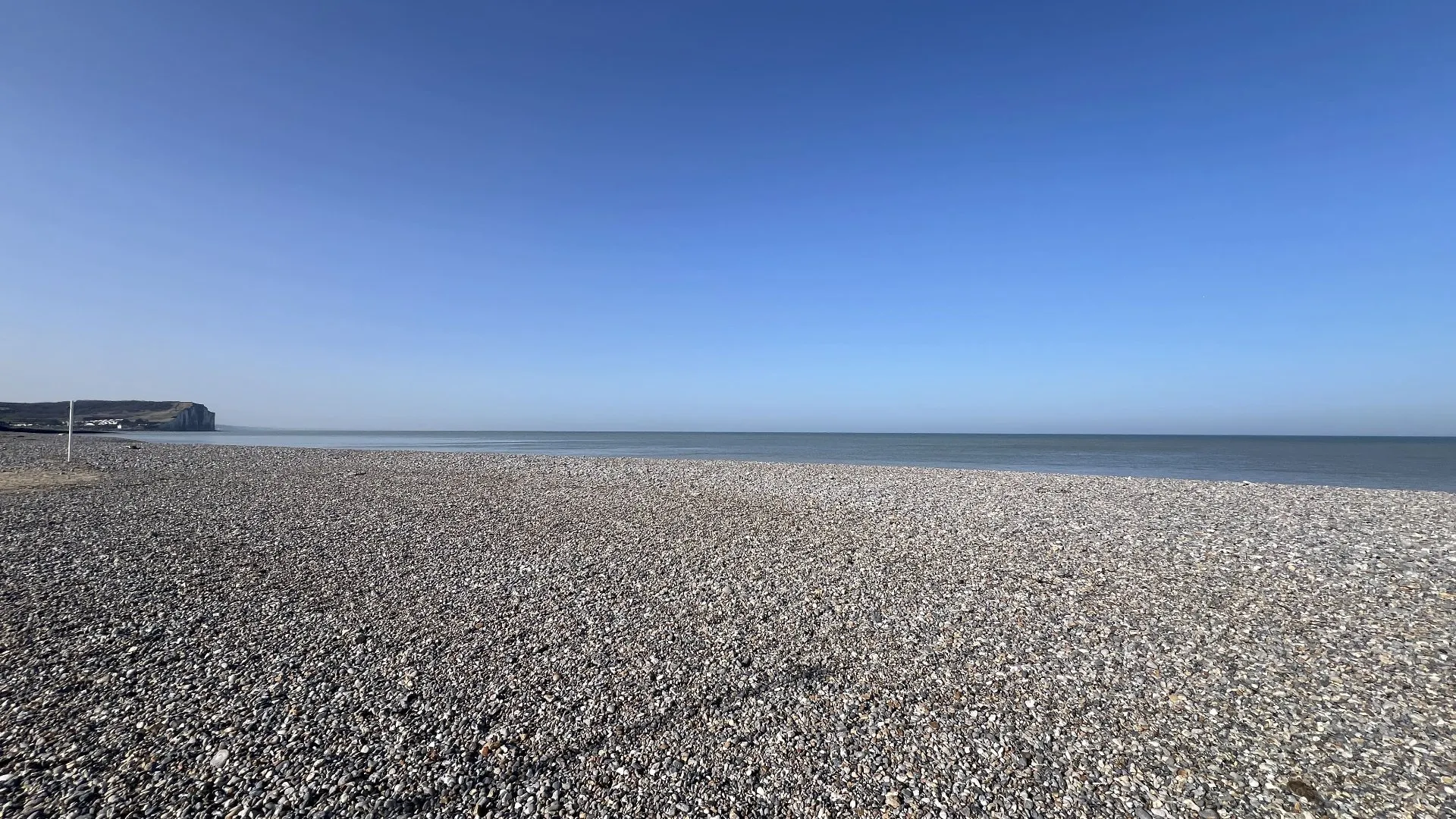 Ensemble immobilier avec 2 appartements 22m² et 13,5m² à rénover, idéal location saisonnière, à deux pas de la plage à Mesnil-Val 76910.