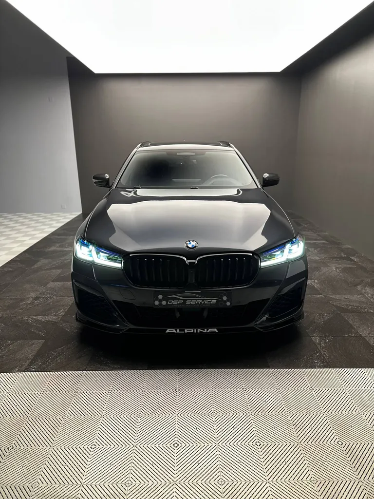 Lustrage sur une BMW Alpina B5 Touring 820 proche de Le Mans (72)