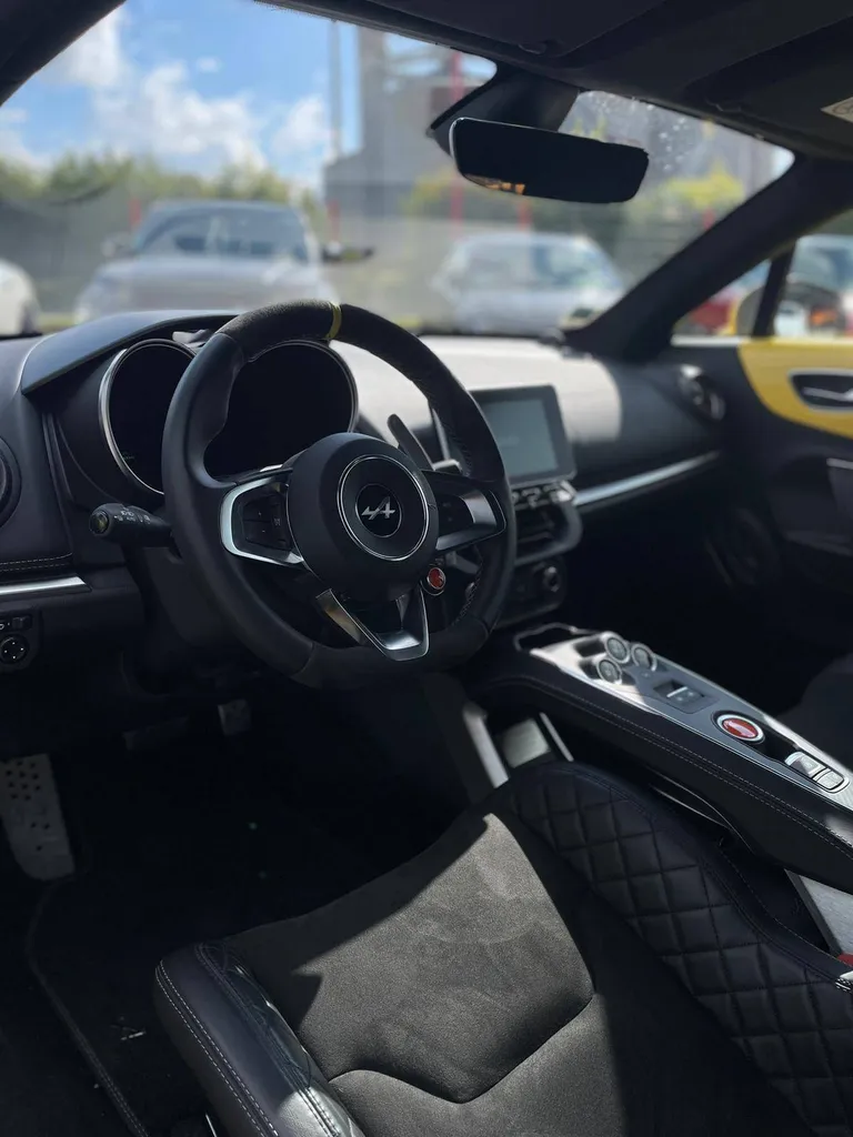 Renault Alpine A110 jaune à Goderville proche de Rouen