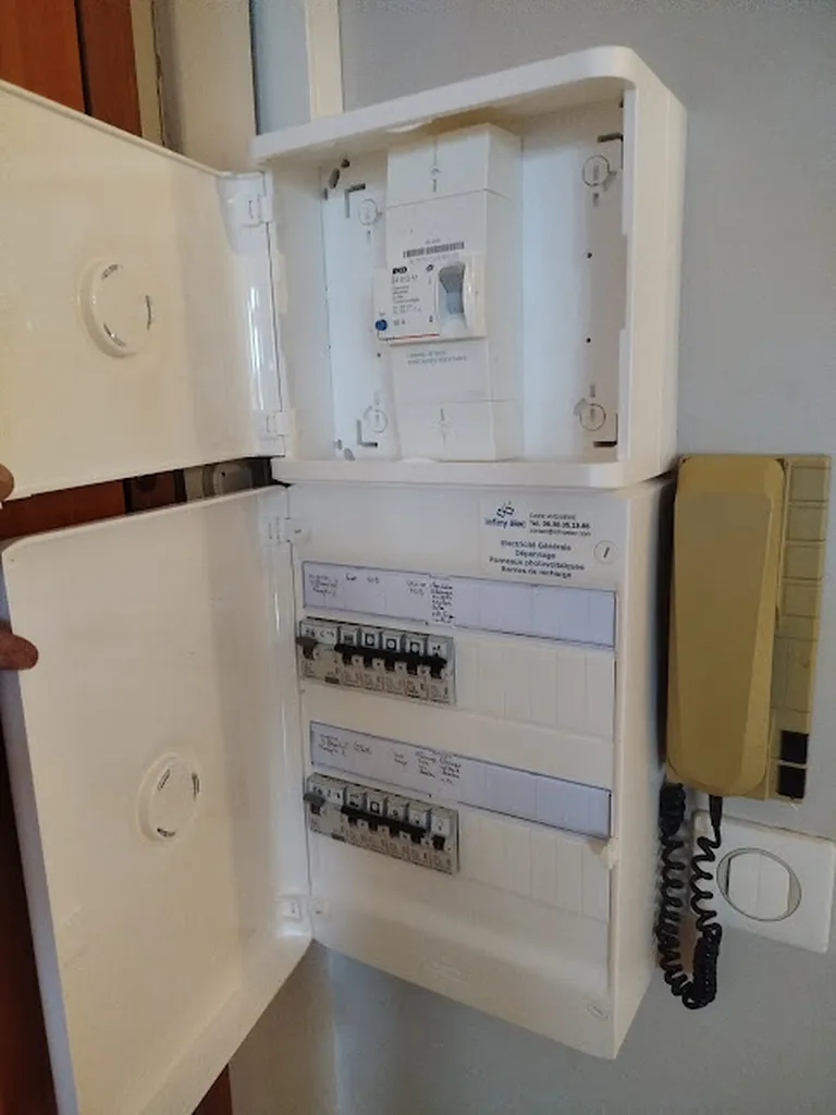 Installation électrique rénovation et borne de recharge avec panneaux photovoltaïques ( batteries de stockage) RGE à Montpellier et ses alentours