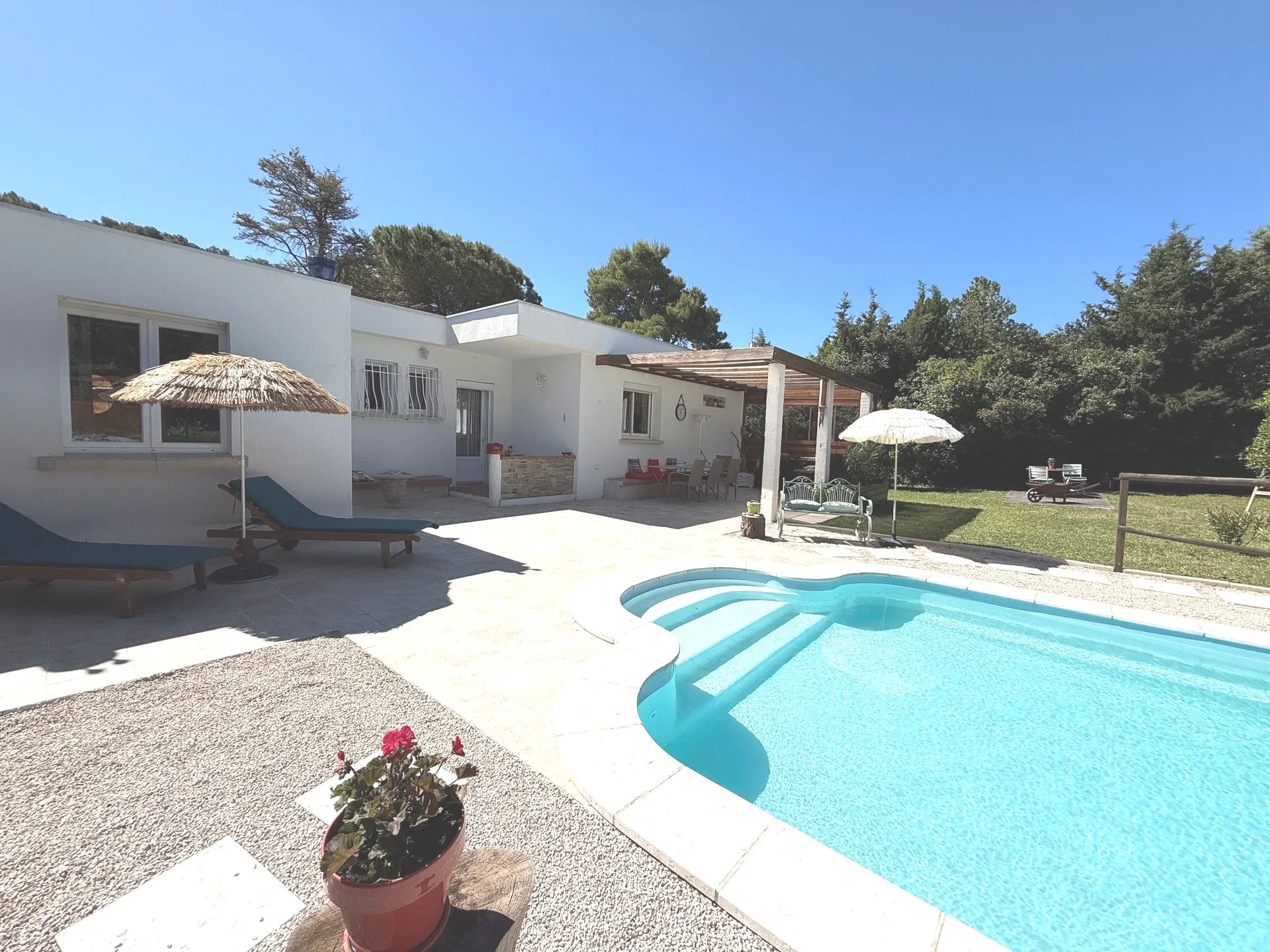 Prestation de qualité pour cette villa de 123 m² dans le centre de Carnoux en Provence