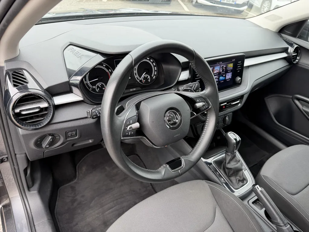 Skoda Fabia d'occasion aux environs d'Yvetôt : Berline essence 1.0 TSI 110 ch automatique disponible chez Caudebec Automobiles