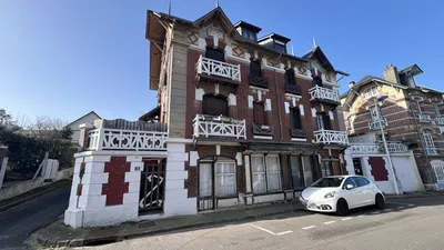 Ensemble immobilier avec 2 appartements 22m² et 13,5m² à rénover, idéal location saisonnière, à deux pas de la plage à Mesnil-Val 76910.