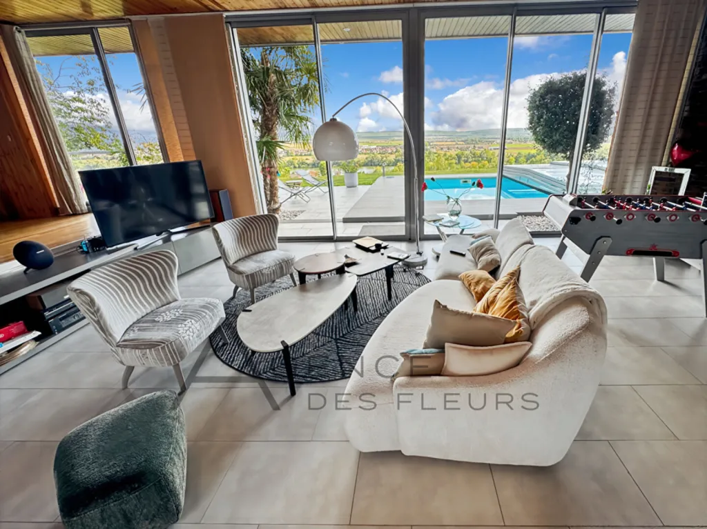 A vendre maison d'architecte de 198 m² habitables édifié sur un terrain de 6100 m² située à FRENEUSE 76410