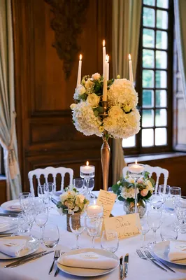 Une élégante et magique cérémonie laïque de mariage organisée dans le parc d'un Château près de Paris